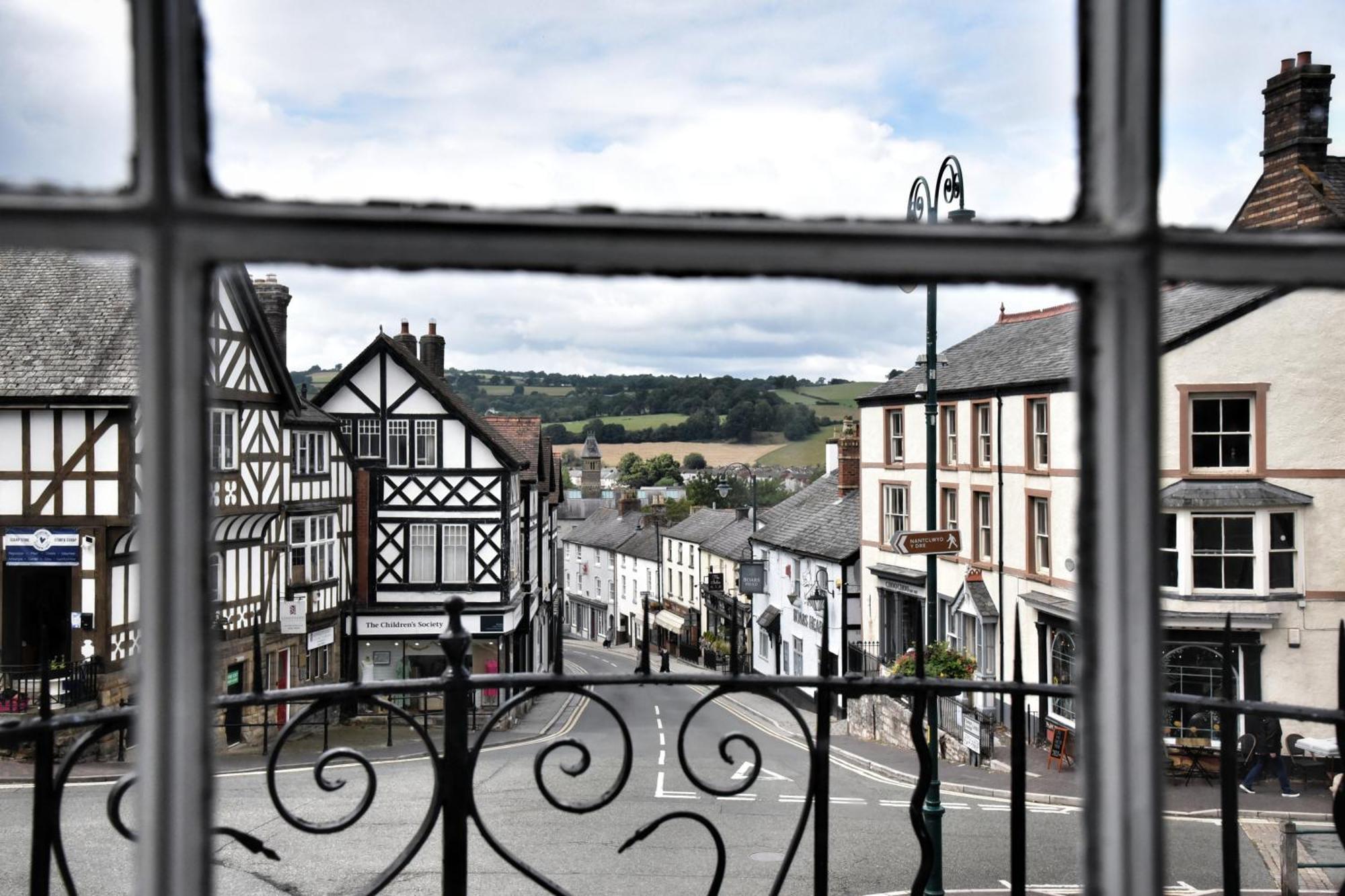 The Castle Hotel Wetherspoon Ruthin Exterior foto